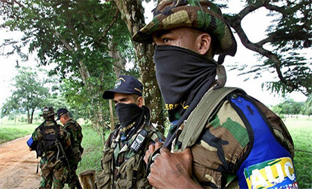 Detenidos en Colombia 16 exfuncionarios por nexos paramilitares
